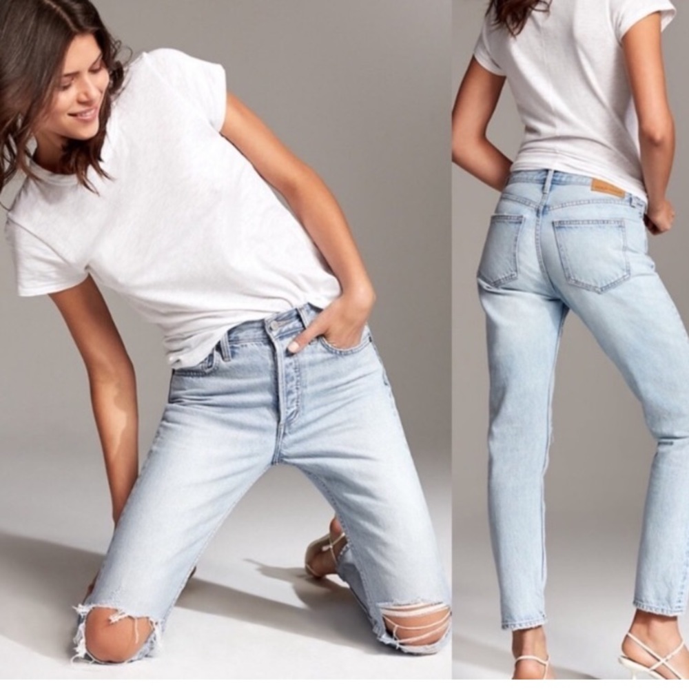 Aritzia Denim Forum The Ex Boyfriend Light Wash Distressed Jeans Size 25